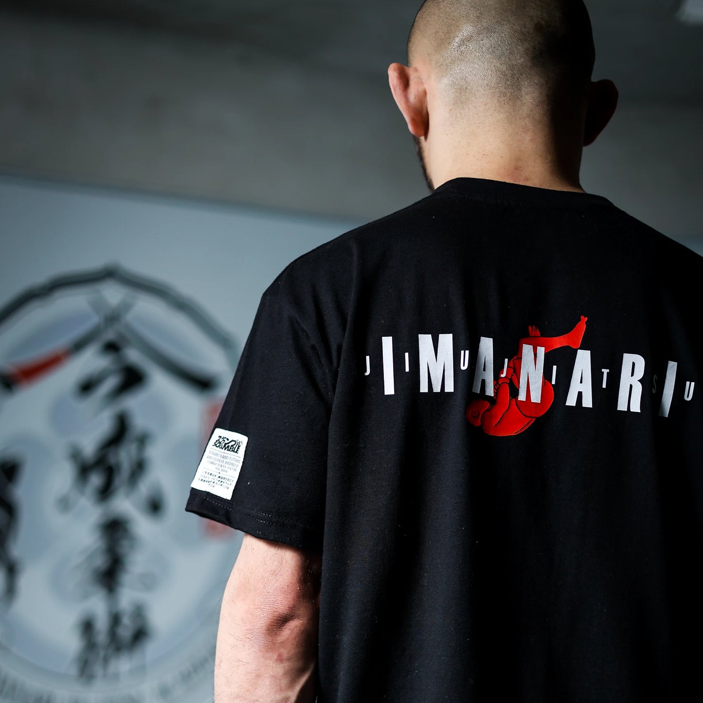 IMANARI ROLL MAN Tシャツ